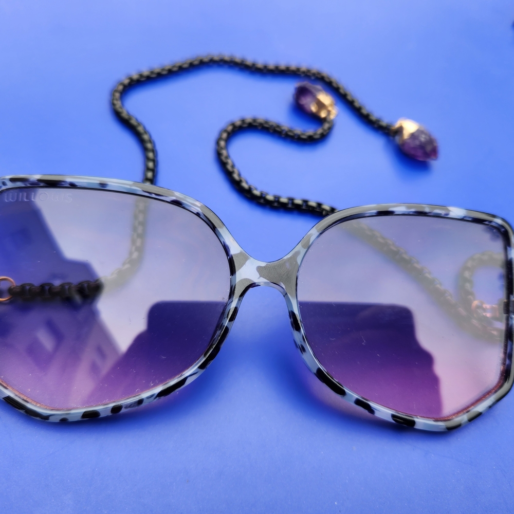 Stylish Leopard Print Sunglasses with Chain